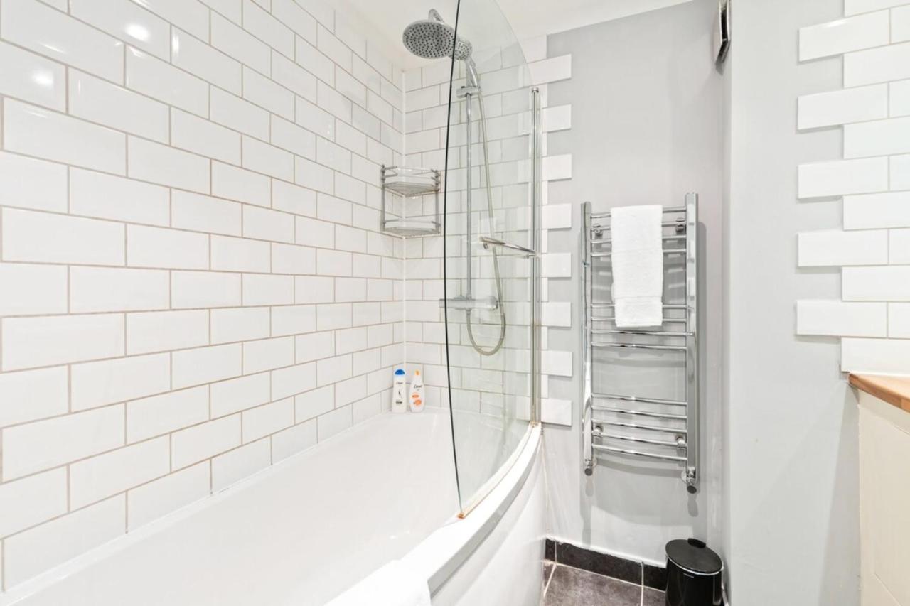 Spacious 2 Bedroom Apartment in Cricklewood Londen Buitenkant foto