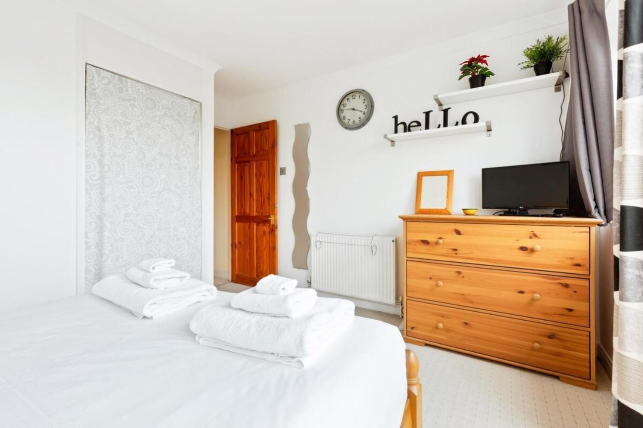 Spacious 2 Bedroom Apartment in Cricklewood Londen Buitenkant foto