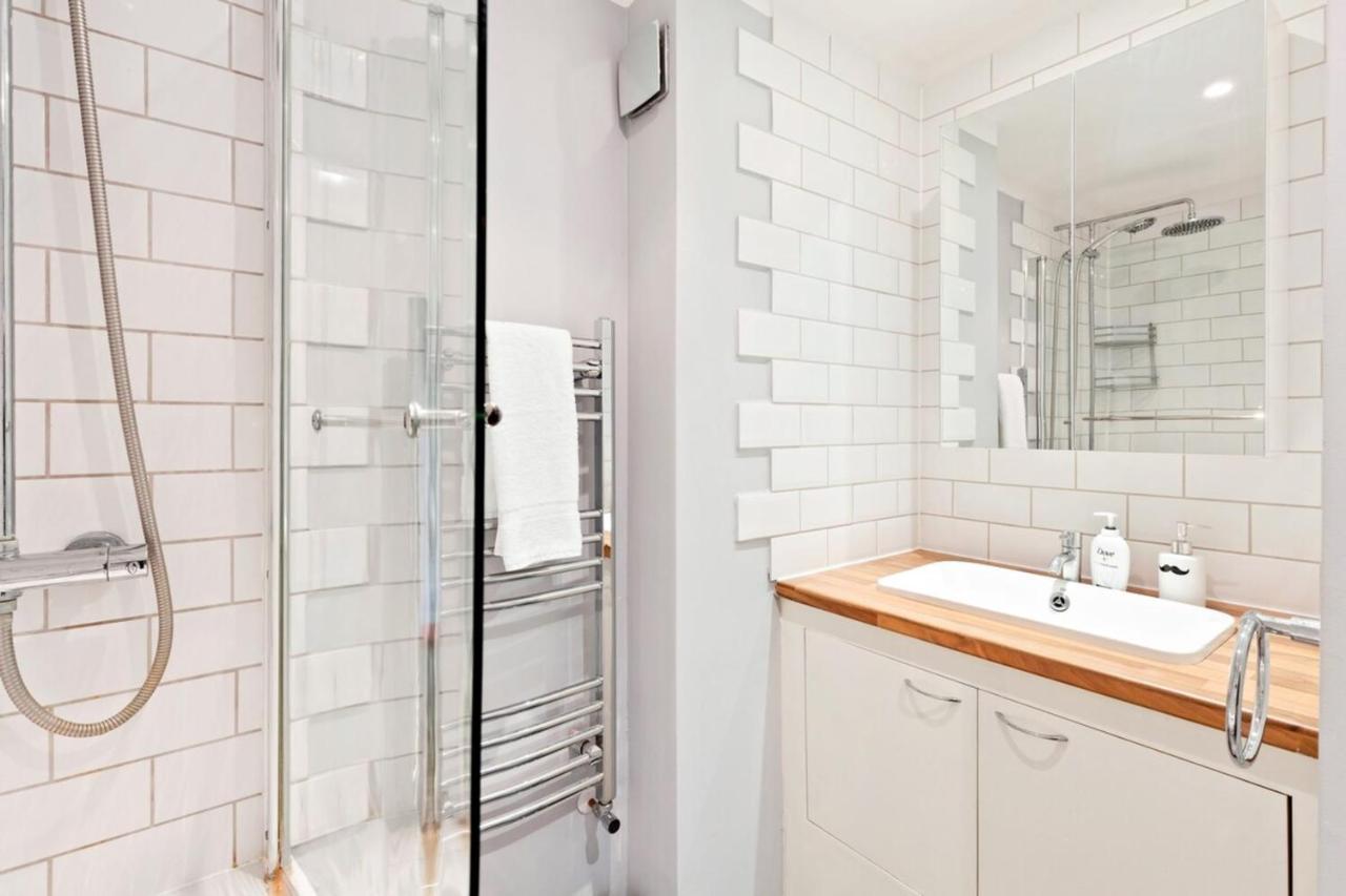 Spacious 2 Bedroom Apartment in Cricklewood Londen Buitenkant foto
