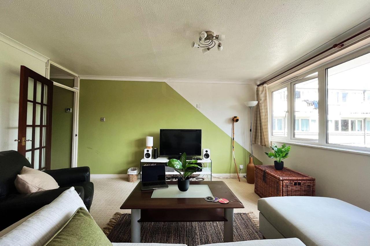 Spacious 2 Bedroom Apartment in Cricklewood Londen Buitenkant foto